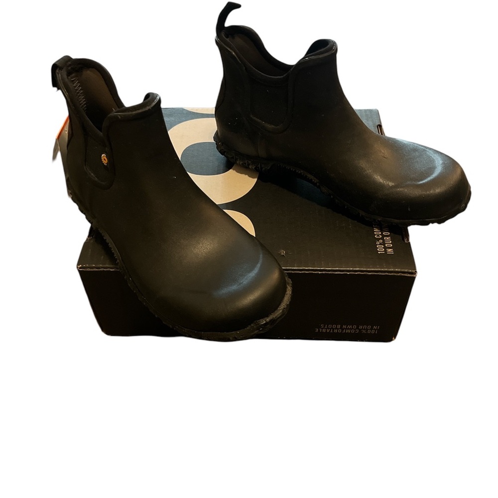 NWT Bogs Chelsea waterproof booties